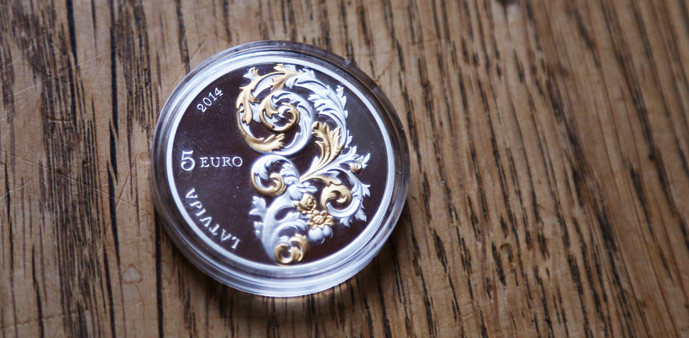 Latvijas apzeltīta 5 eiro monēta Kurzemes baroks